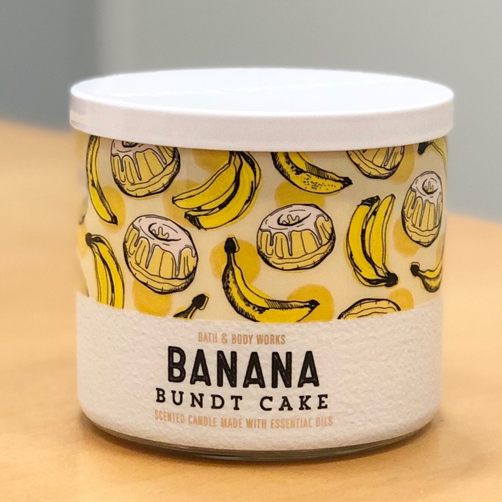 RARE! Bath and Body Works Banana Bundt Cak Candle